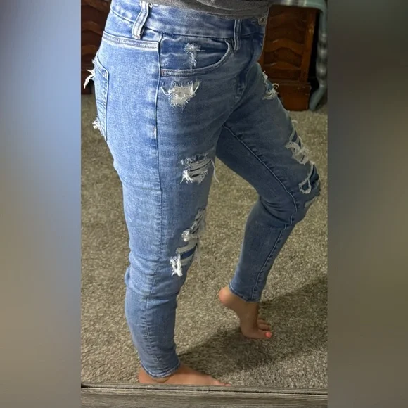 American Eagle Outfitters Ripped Light Blue Skinny Jeans - Picture 3 of 8